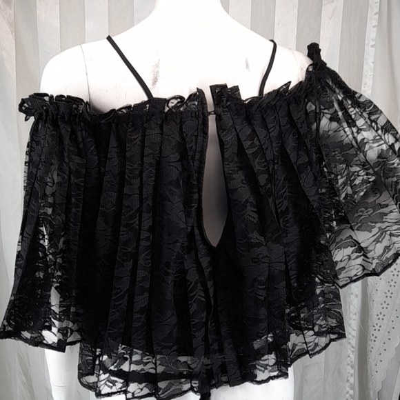 Ella Moss Cold Shoulder Lace 1/2 Bell Sleeve Top - Picture 8 of 9